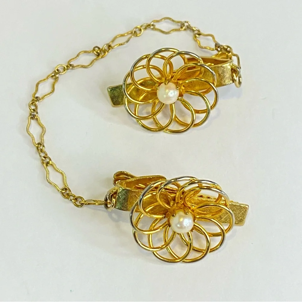 Vintage Sweater Clips Gold Tone‎ Flower Faux Pearl Chain Mid Century